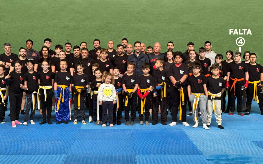 Abraham Roqueñi, octocampeón mundial de kickboxing, imparte seminario en Gran Canaria